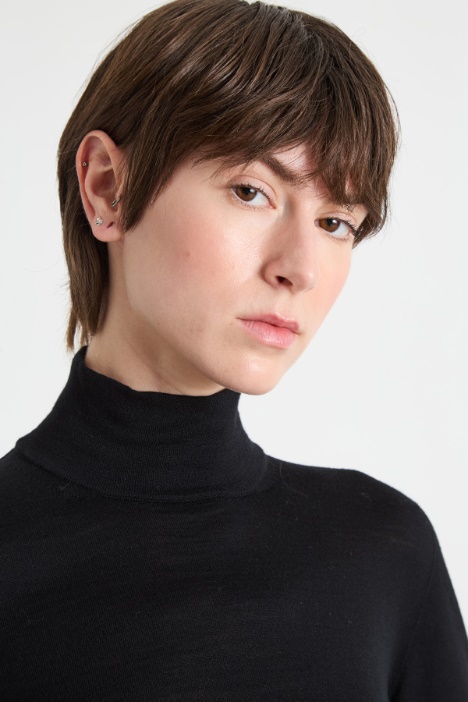 Maglia dolcevita con maniche tre quarti