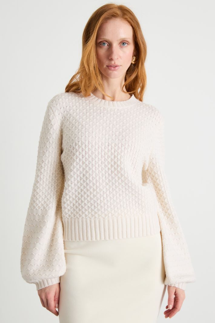Voluminous-sleeve cropped jumper Intrend - 2