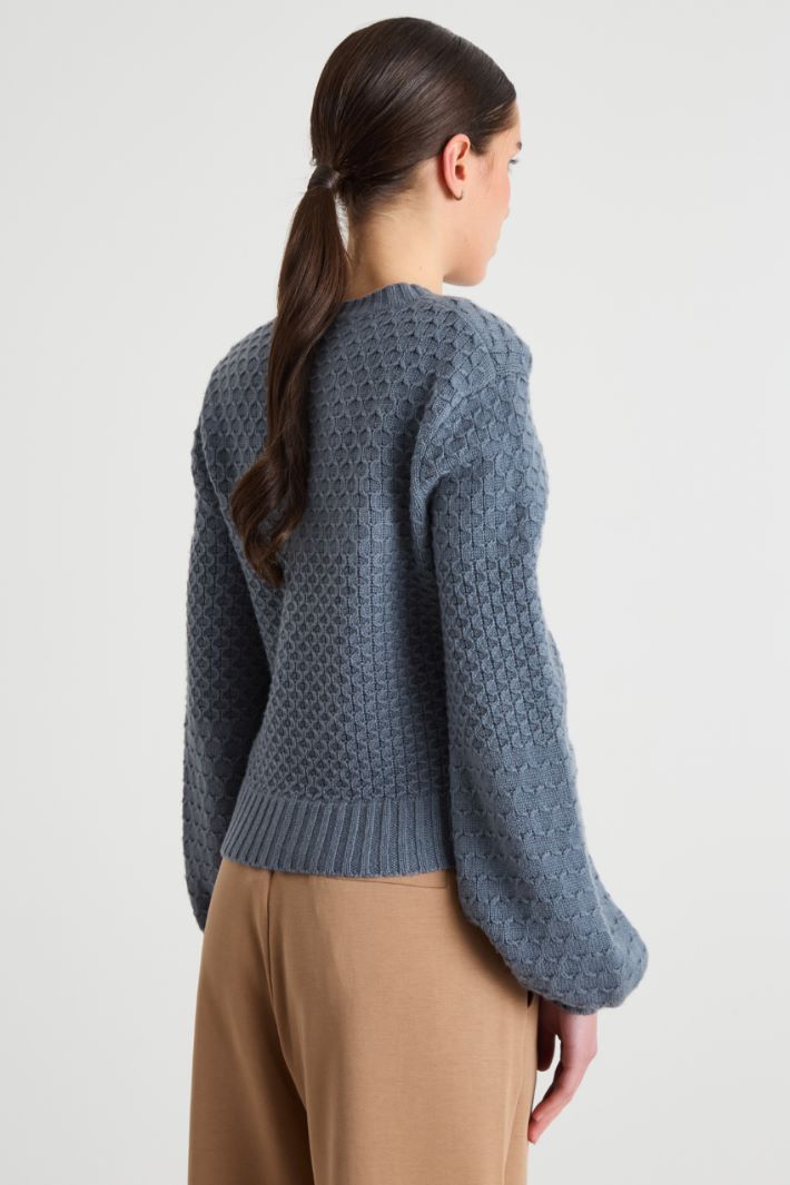 Voluminous-sleeve cropped jumper Intrend - 4