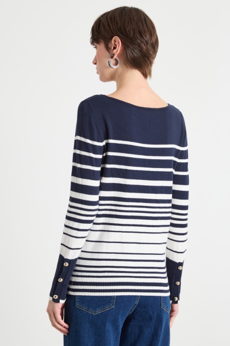 Maglia con scollo a barchetta