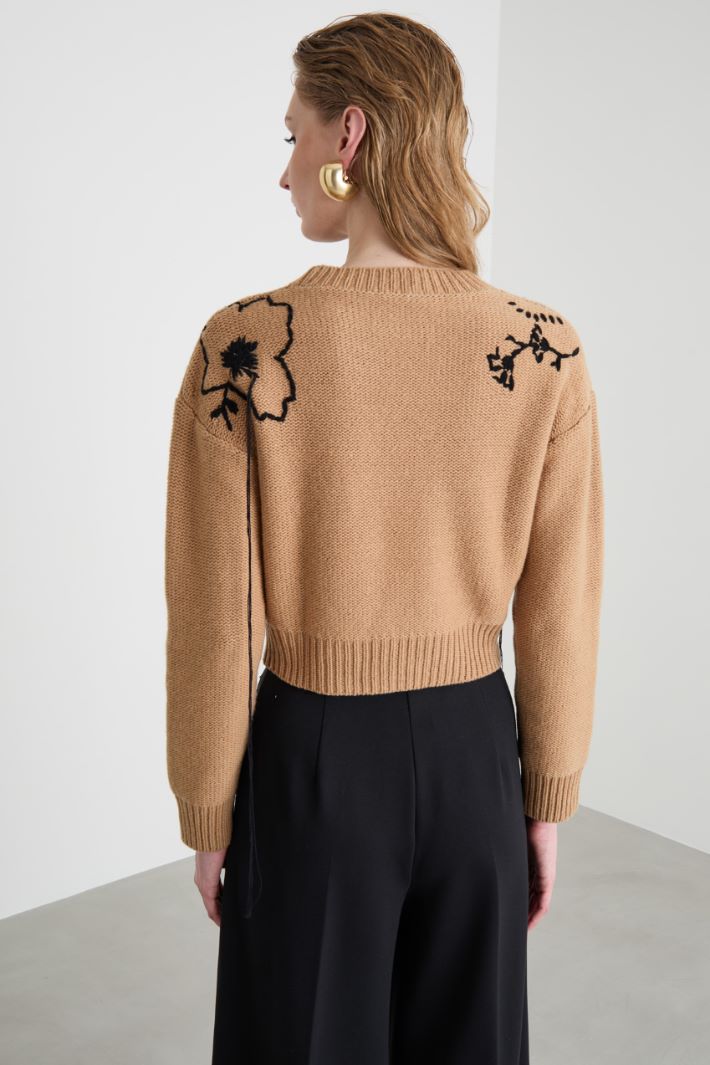 Embroidered slim-fit jumper Intrend - 4