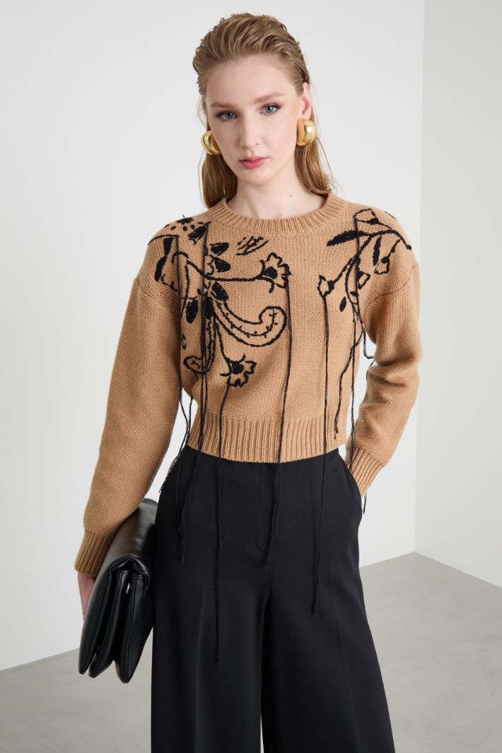 Embroidered slim-fit jumper Intrend - 2