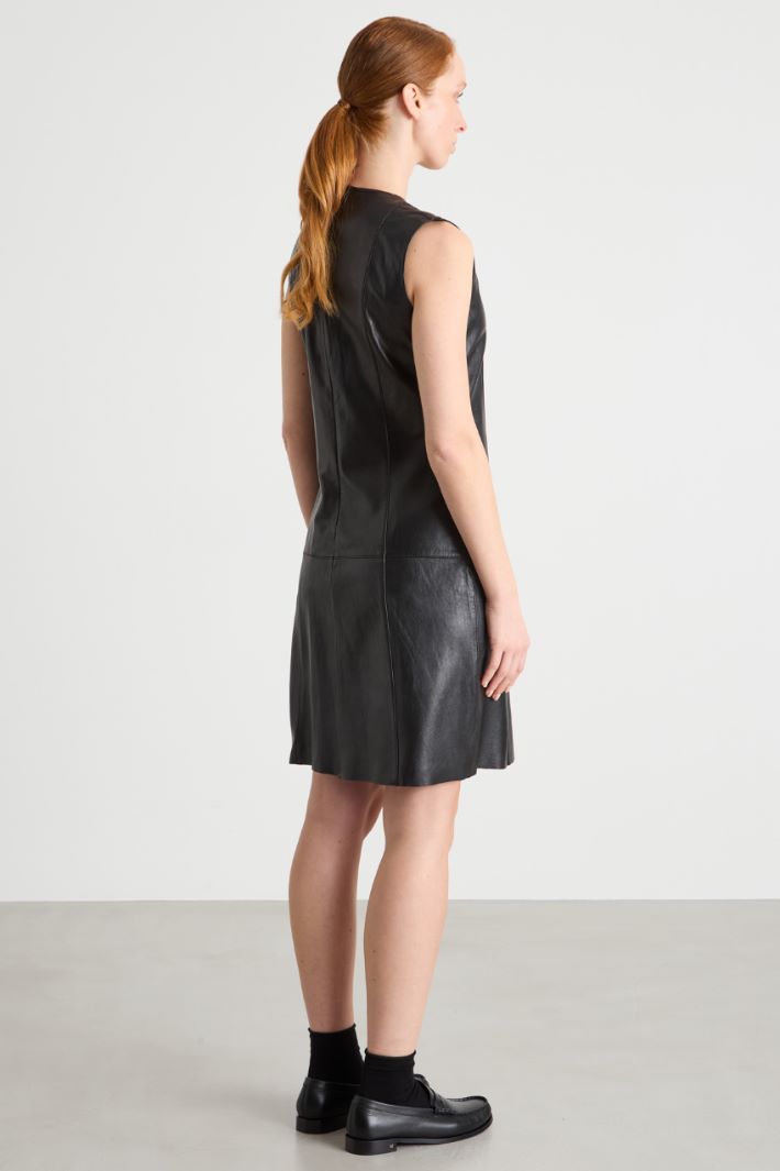 Semi-fitted leather sheath dress Intrend - 4