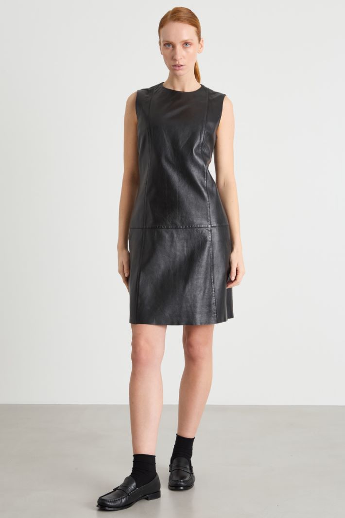 Semi-fitted leather sheath dress Intrend - 2