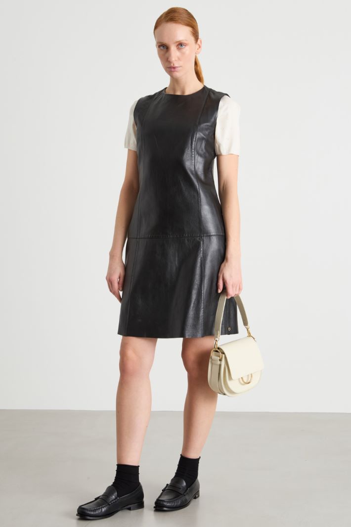 Semi-fitted leather sheath dress Intrend