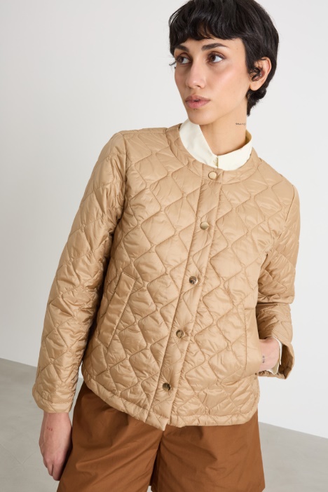 Imbottito corto con cappuccio