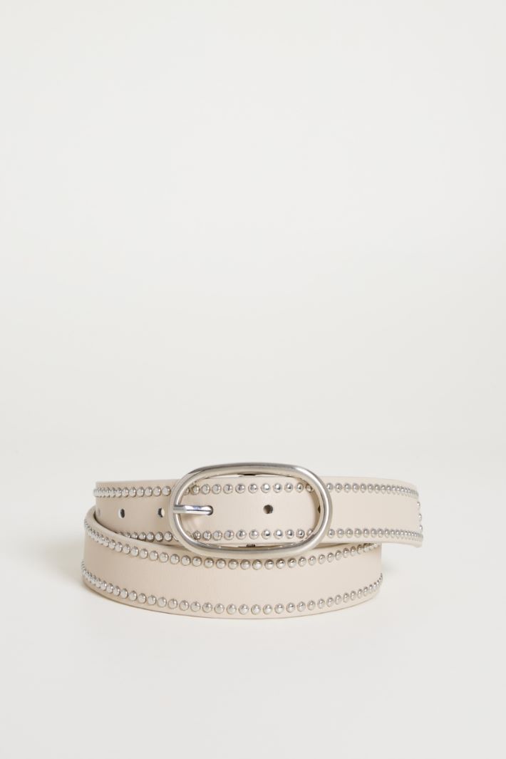 Cintura con borchie e fibbia ovale Intrend