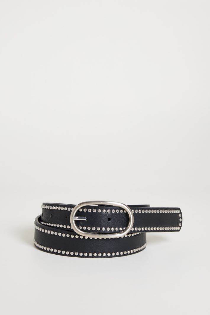 Cintura con borchie e fibbia ovale Intrend