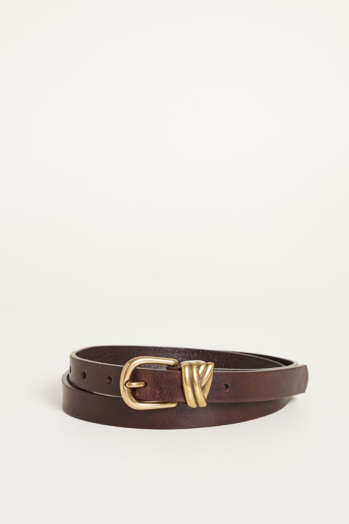 Slim belt with engraved buckle Intrend