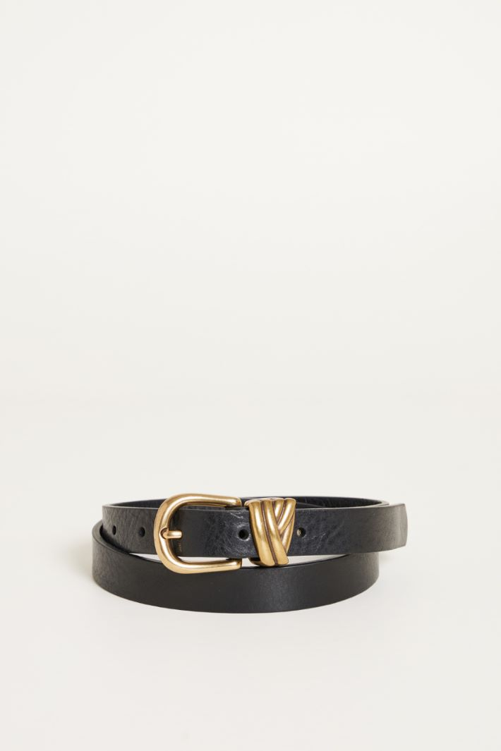 Slim belt with engraved buckle Intrend