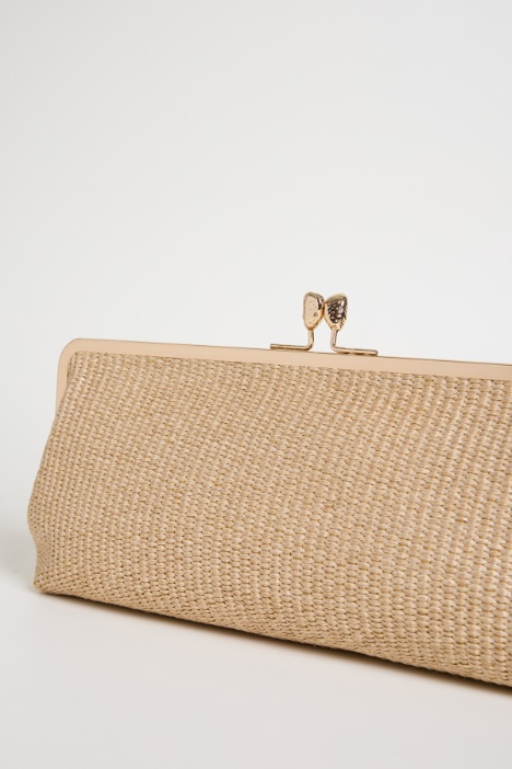 Clutch in rafia