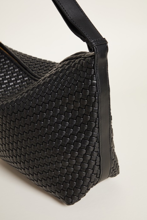 Bolso de hombro trenzado