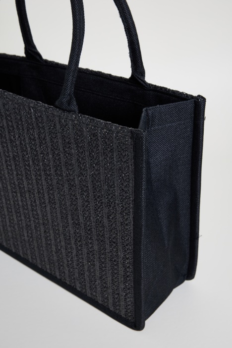 Bolso con diseño en relieve