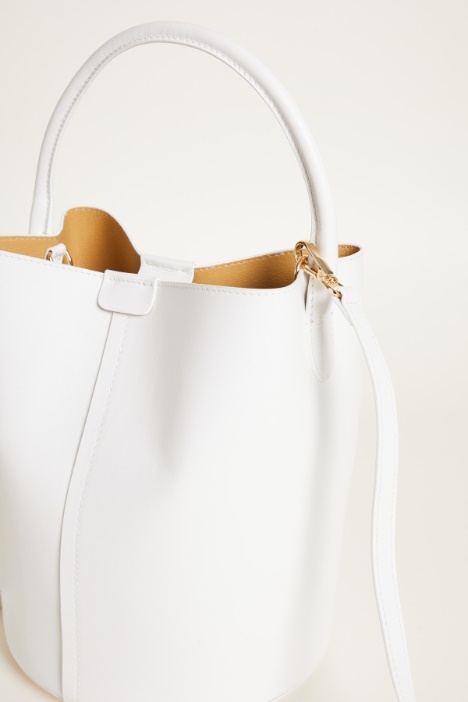 Borsa a secchiello in pelle liscia