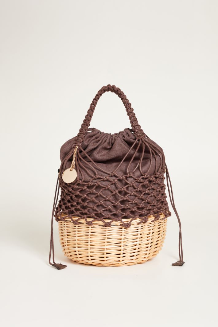 Mesh and rattan bucket bag Intrend