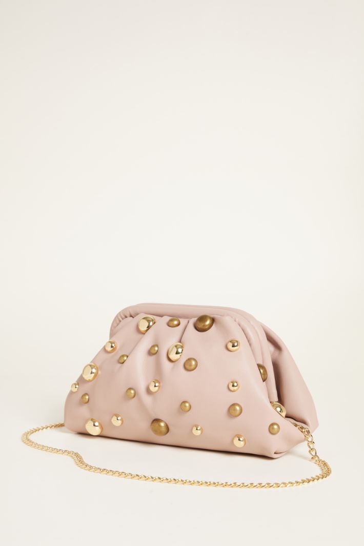 Pochette in tessuto spalmato con borchie Intrend - 2