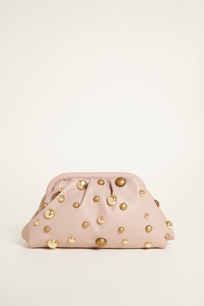 Pochette in tessuto spalmato con borchie Intrend