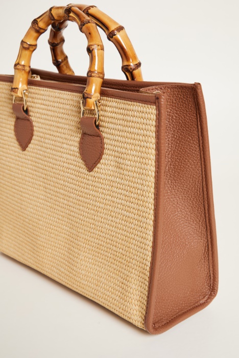 Borsa in rafia intrecciata