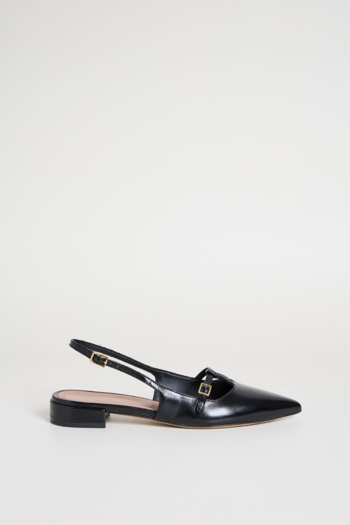 Slingback T-bar in pelle lucida Intrend