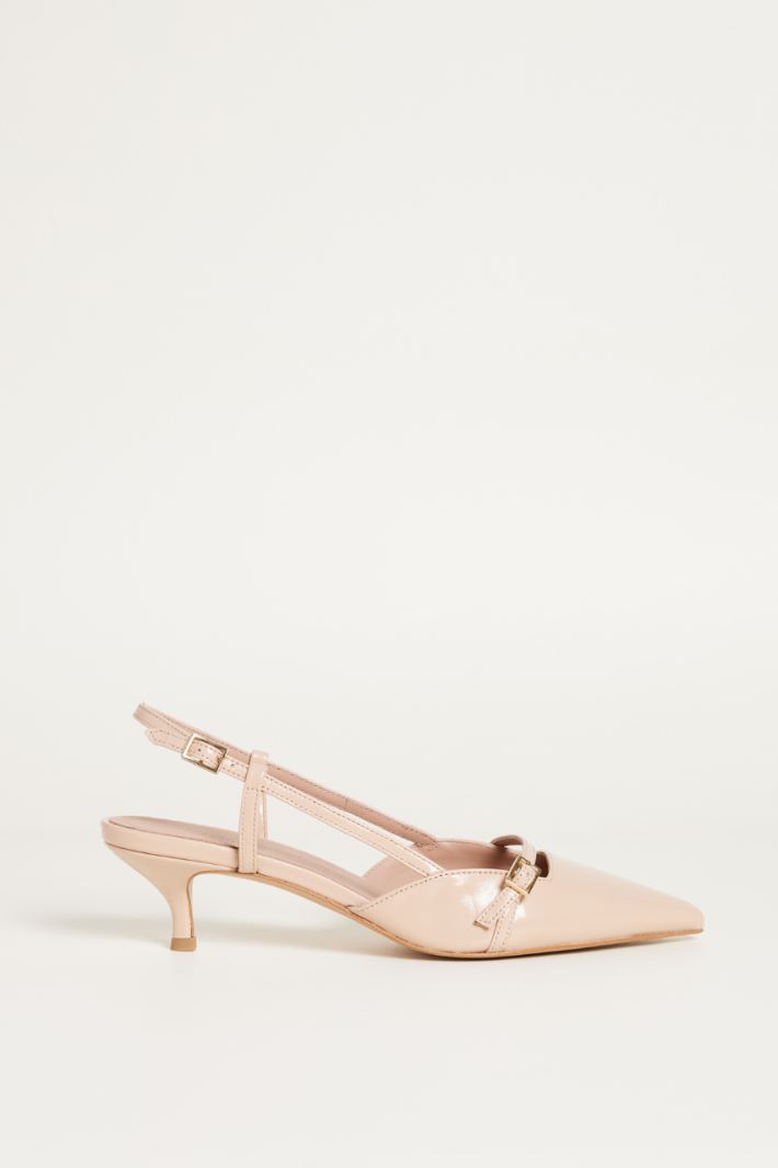 Slingback con tomaia lucida Intrend