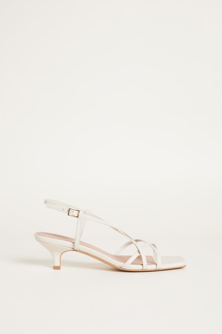 Sandalo con listini laminati Intrend