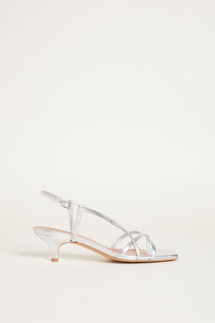 Sandalo con listini laminati Intrend