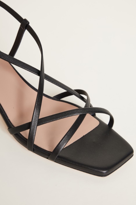 Sandalo con listini laminati