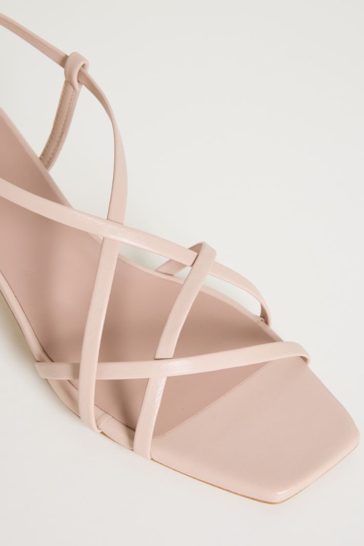 Laminated leather sandals Intrend - 4