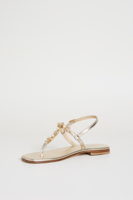 Sandali laminati con strass
