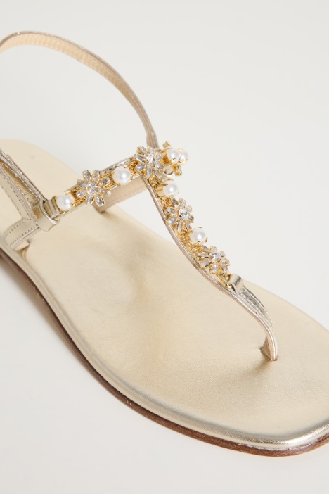 Sandali laminati con strass