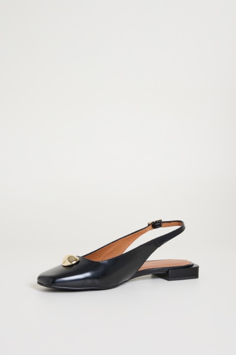 Slingback in pelle verniciata