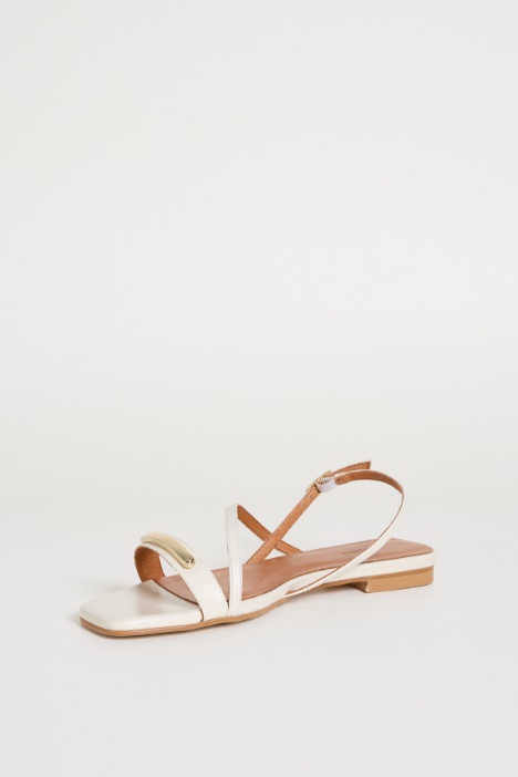 Sandalias planas de tiras