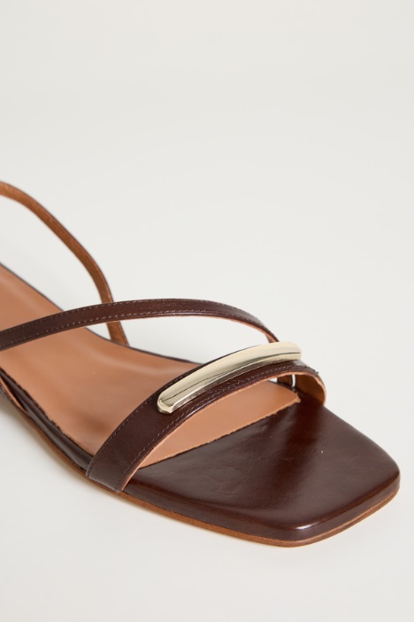 Sandali flat a listini