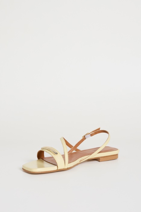 Sandali flat a listini