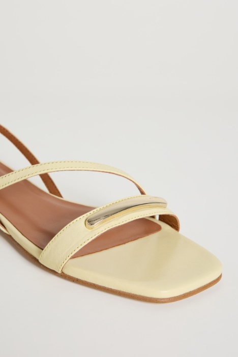 Sandali flat a listini