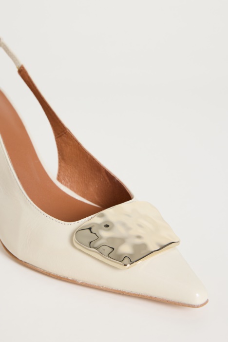 Slingback con accessorio