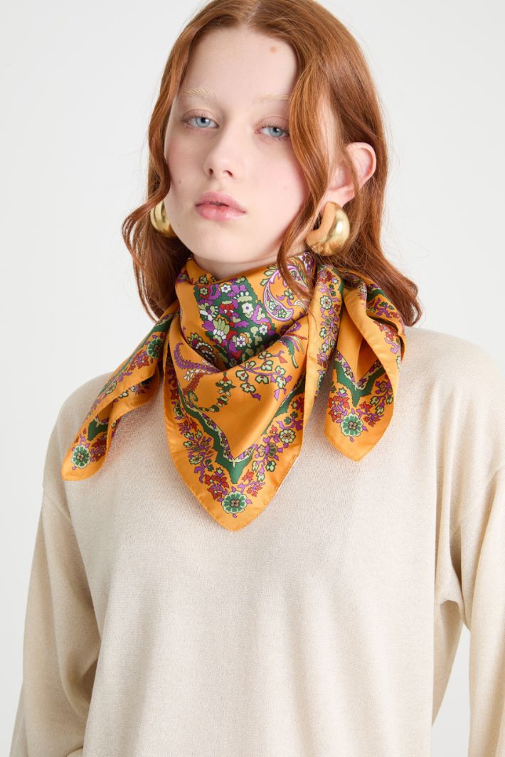 Printed silk scarf Intrend