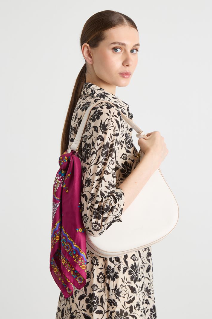 Printed silk scarf Intrend - 2