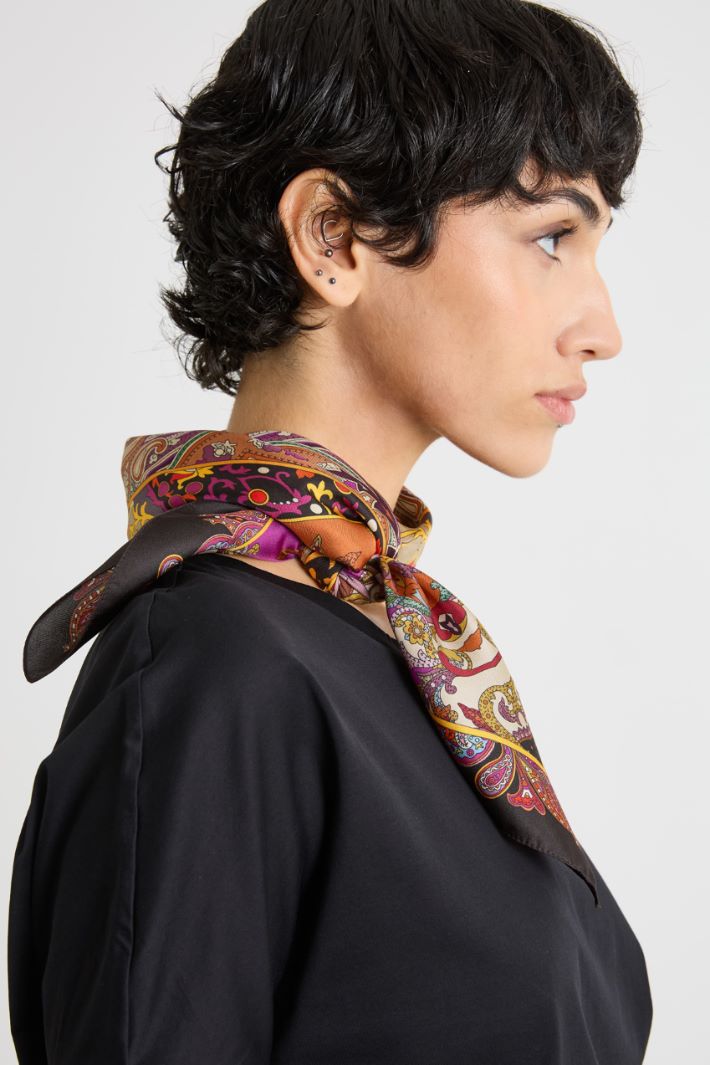 Printed silk scarf Intrend - 2