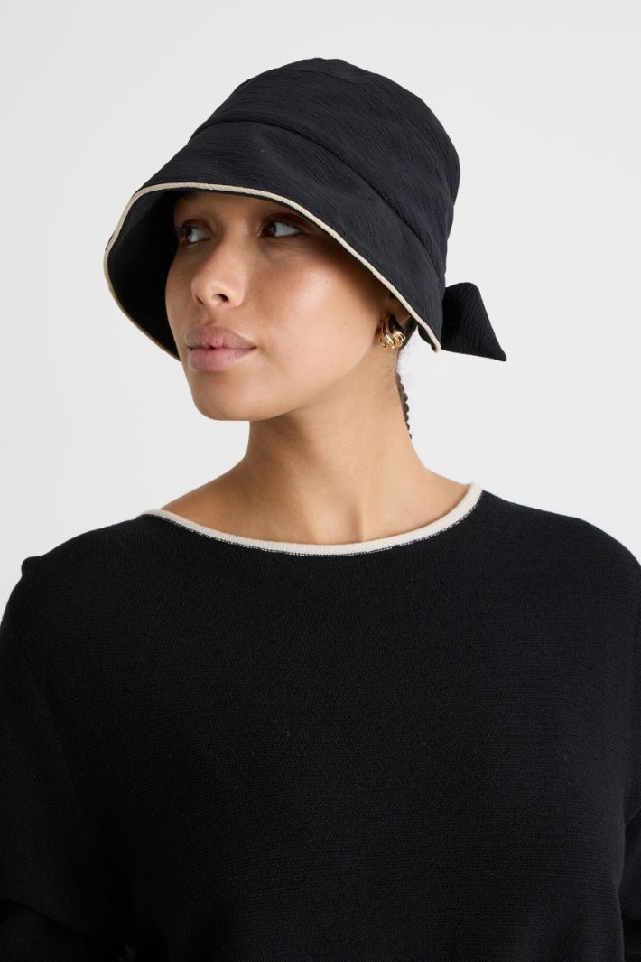Bow-Detail Cloche Hat Intrend