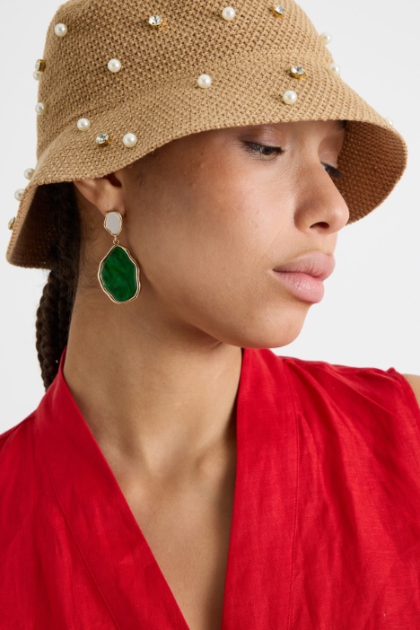 Cappello con applicazioni bijoux