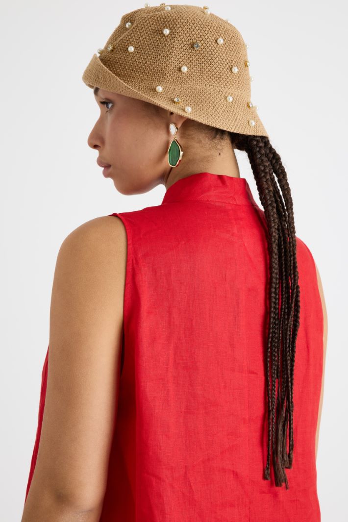 Cappello con applicazioni bijoux Intrend