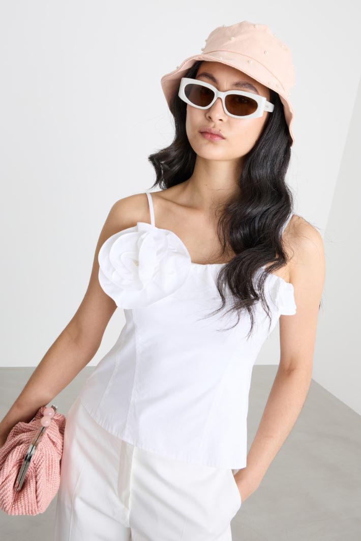 Canvas Hat with Embroidered Boules Intrend