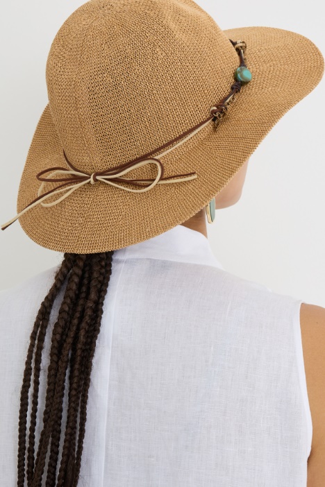 Cappello con pietre