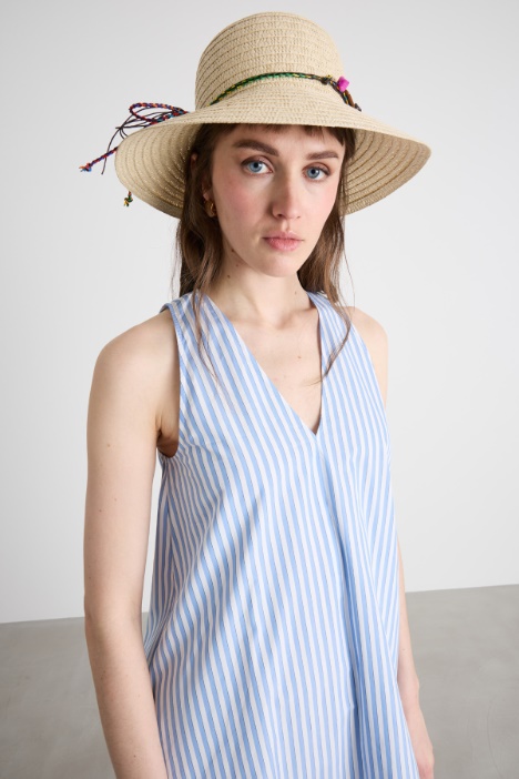 Sombrero con cinta de pompones
