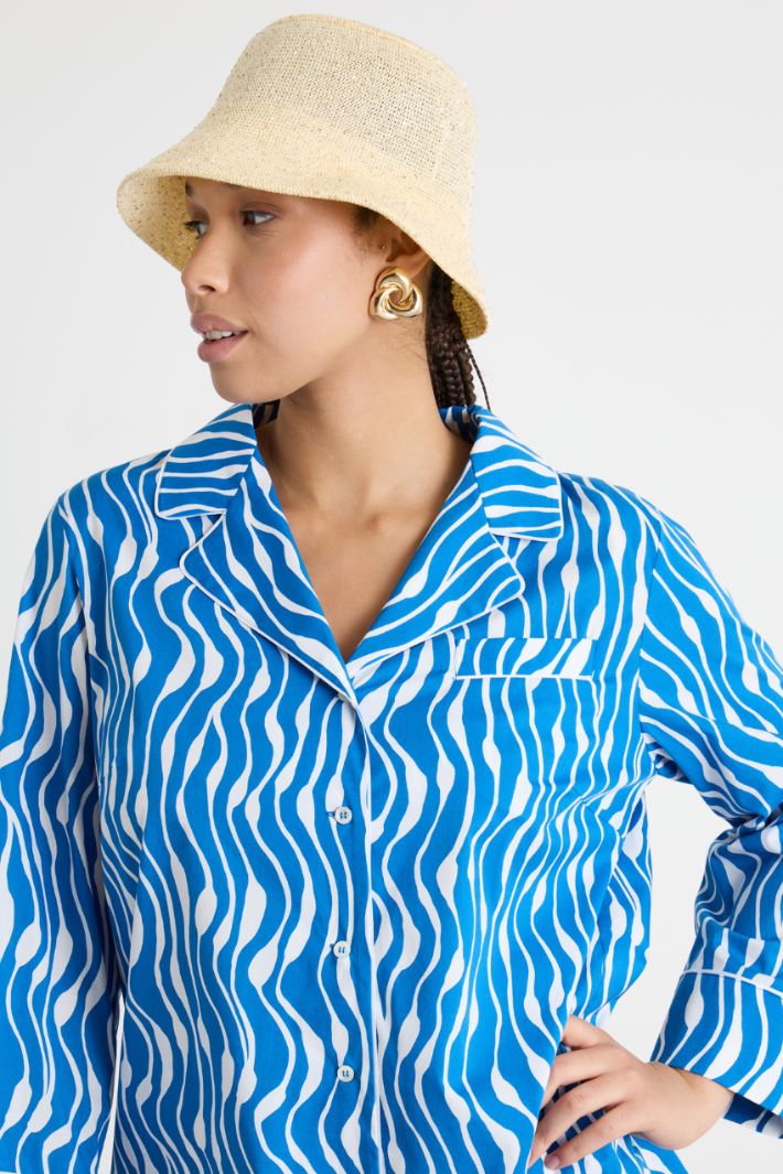 Cappello con micro-applicazioni Intrend