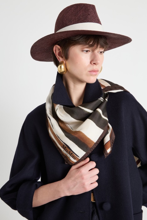 Ribbon-trimmed hat Intrend