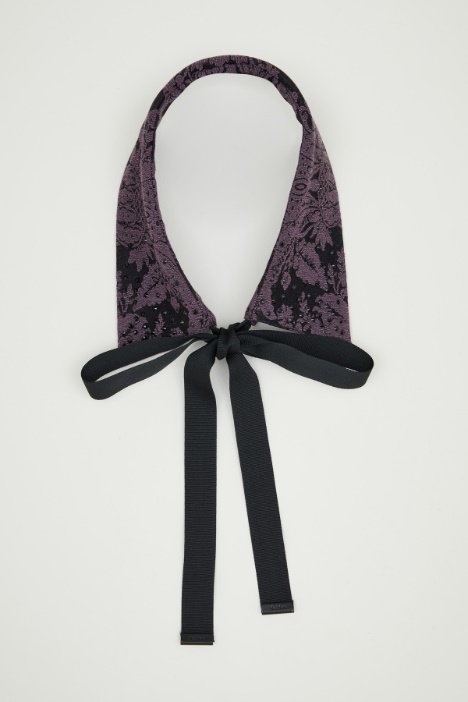 Cravat-style collar Intrend