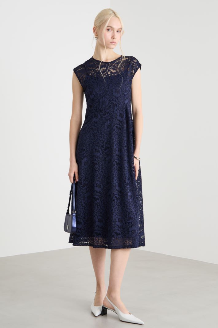 Lace midi dress Intrend