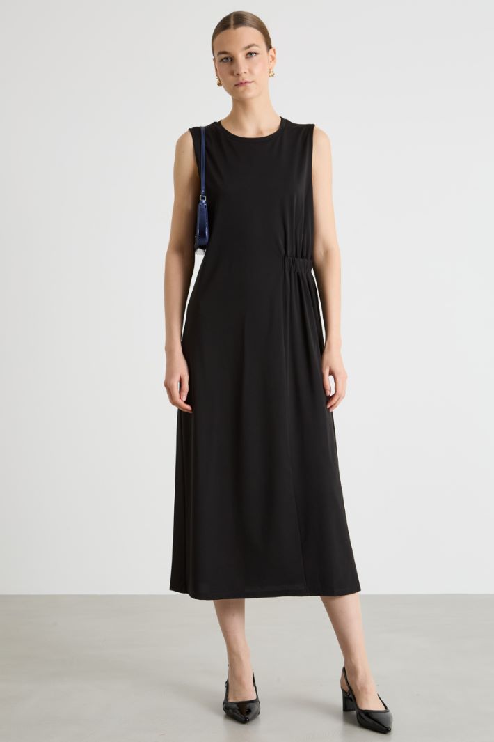 Fluid Sleeveless Dress Intrend